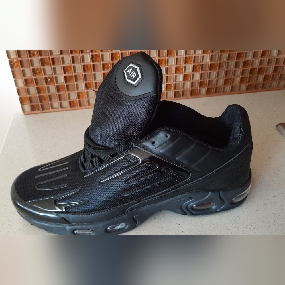Air Black Athletic Sneakers US 10